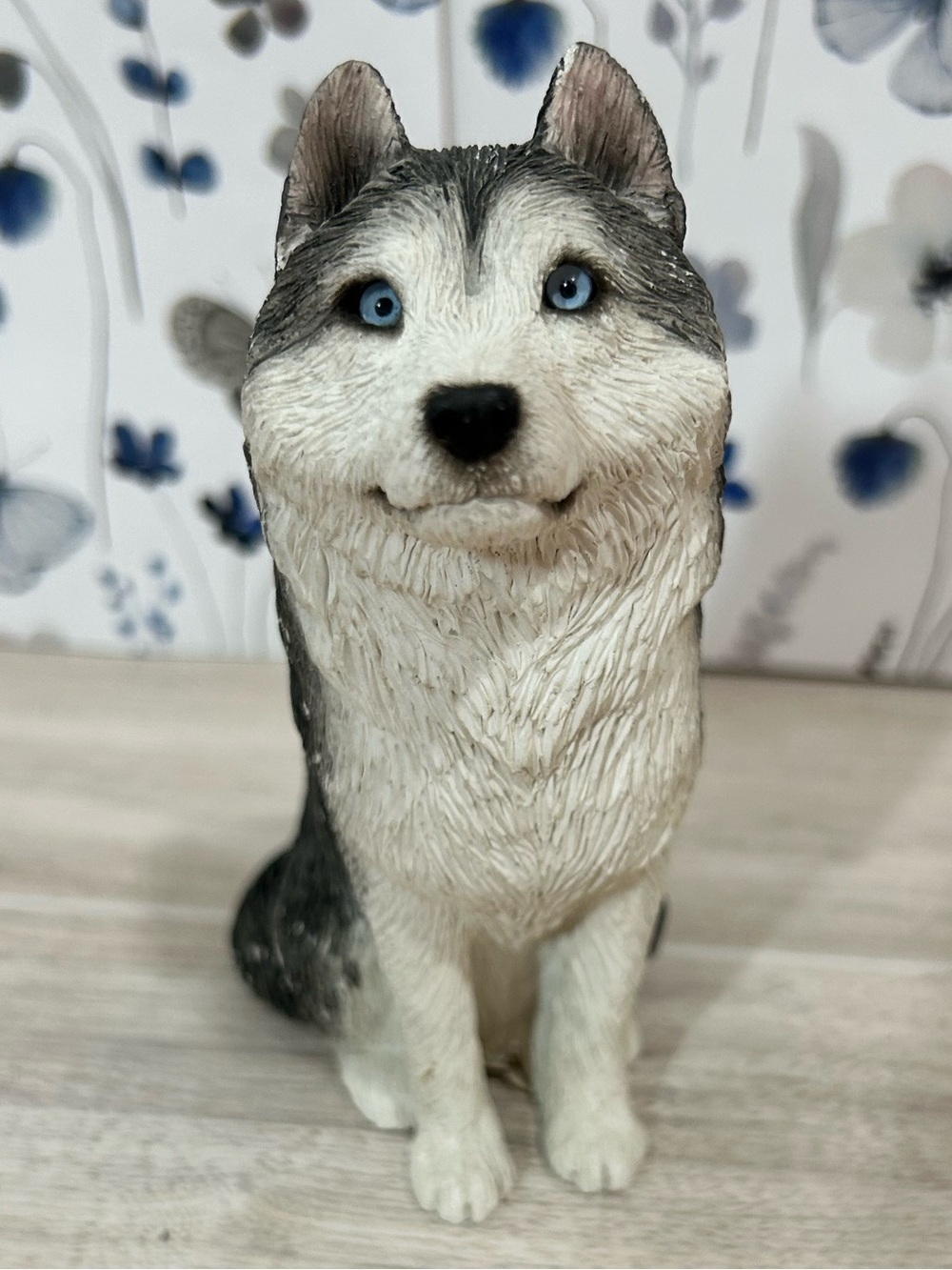 Vintage 1997 Sandicast Siberian Husky Gray Dog Figurine M300 Handcrafted